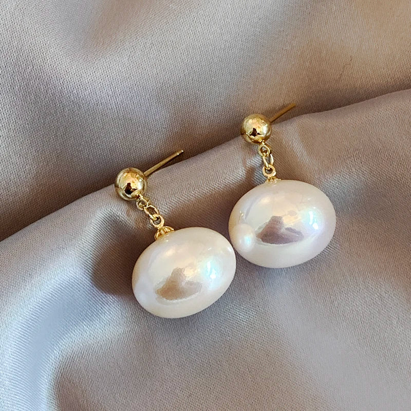 2023 New French Elegant Gold Color Bean Spliced Flat Pearl Earrings for Korean Fashion Jewelry Party Women's Sweet Accessories