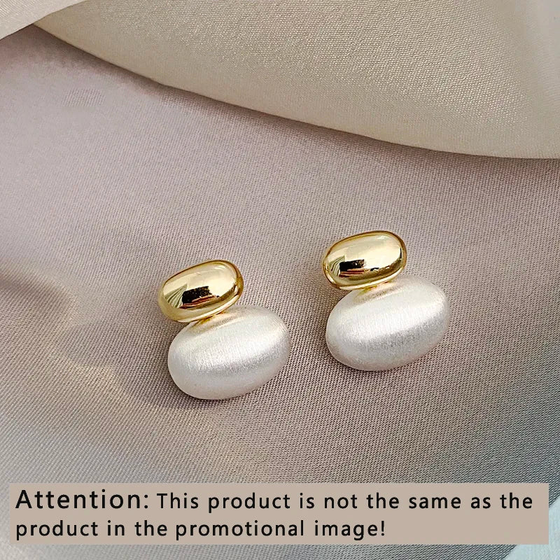 2023 New French Elegant Gold Color Bean Spliced Flat Pearl Earrings for Korean Fashion Jewelry Party Women's Sweet Accessories